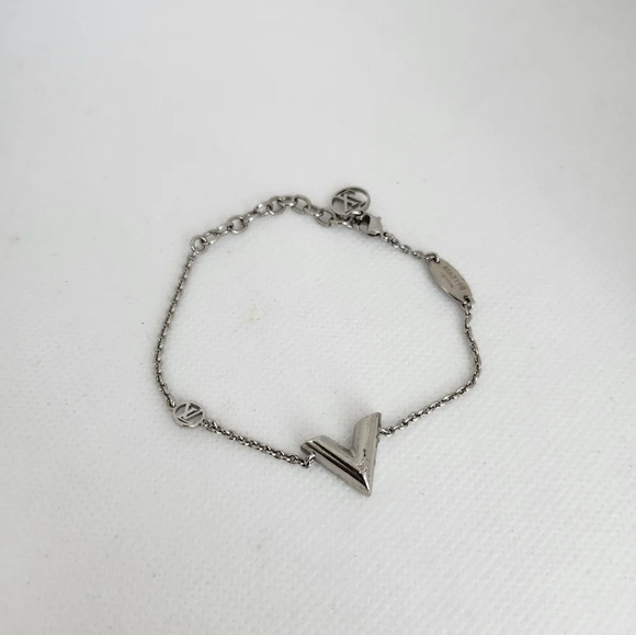 Louis Vuitton Essential V Supple Bracelet - Picture 2 of 10